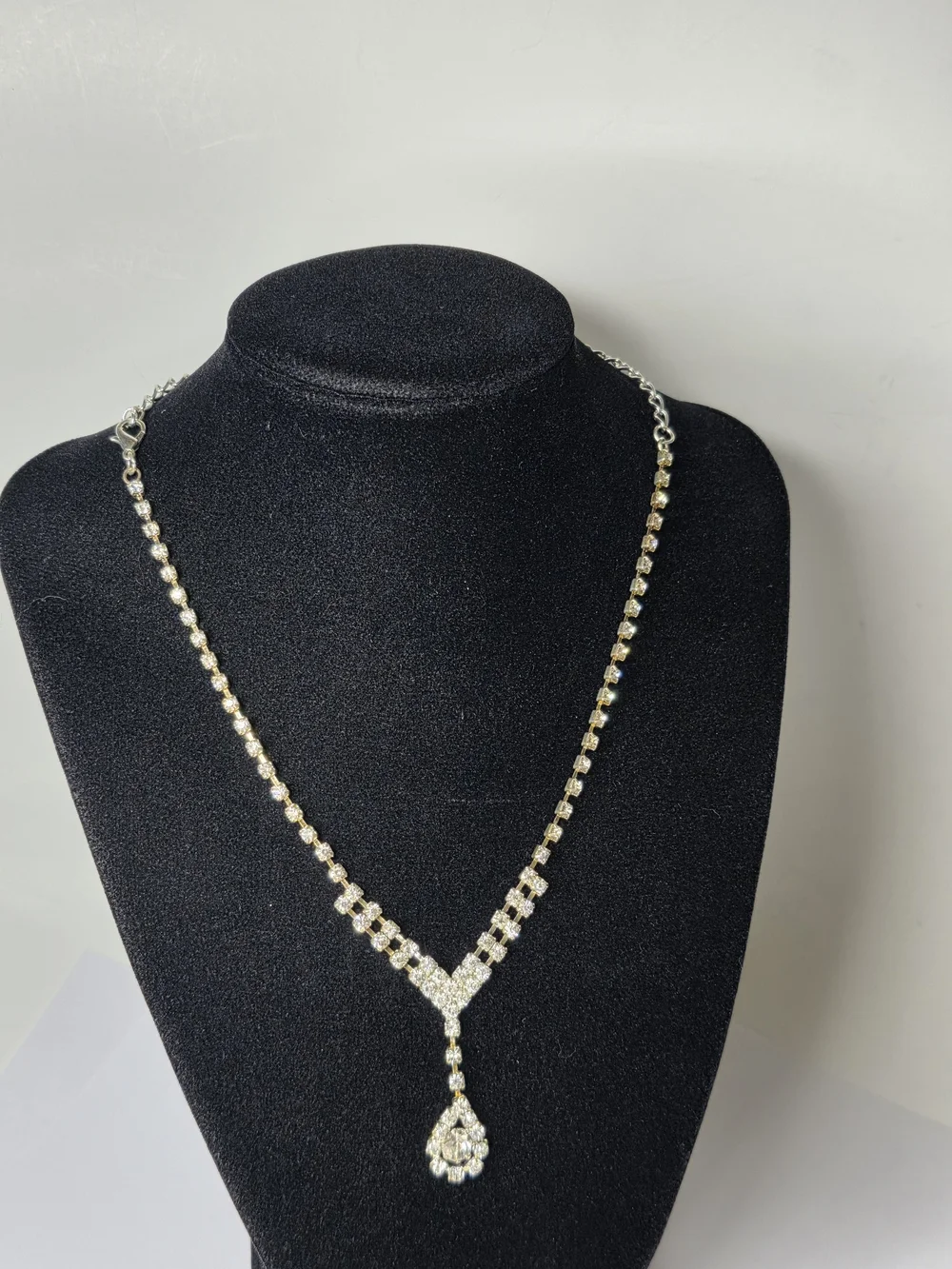 90s style Rhinestone Drop V-Front Necklace - Silver Tone gradual size bling